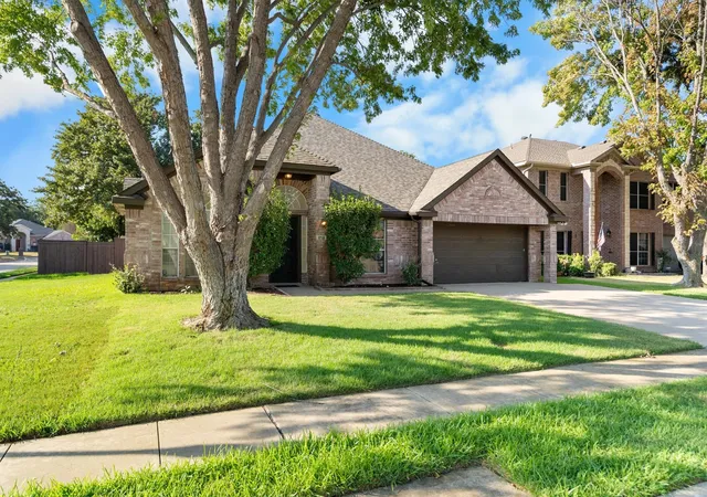 Photo 2 of Single family home for sale at 1718 Falcon Dr, Corinth, TX 76210 | MLS# 21391793 | Listing updated on 2026-10-09