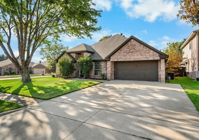 Photo 3 of Single family home for sale at 1718 Falcon Dr, Corinth, TX 76210 | MLS# 21391793 | Listing updated on 2026-10-09