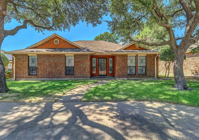 Single family home for sale at 5235 Clover Hvn St, Dallas, TX 75227 | MLS# 21392050