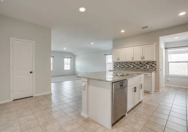 Photo 3 of Single family home for sale at 625 Basteen Ln, Justin, TX 76247 | MLS# 21391891 | Listing updated on 2026-09-26