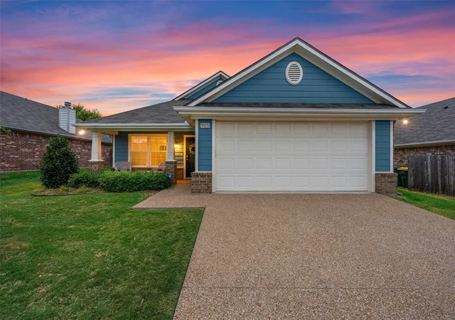 Photo 1 of Single family home for sale at 905 Heston Cir, Waco, TX 76706 | MLS# 21394725 | Listing updated on 2026-10-03
