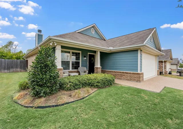 Photo 3 of Single family home for sale at 905 Heston Cir, Waco, TX 76706 | MLS# 21394725 | Listing updated on 2026-10-03