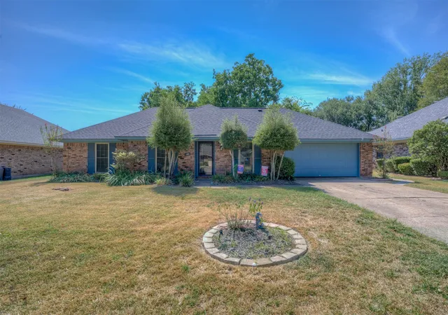 Photo 1 of Single family home for sale at 509 Parklane Dr, Bossier City, LA 71111 | MLS# 21395681 | Listing updated on 2026-09-26