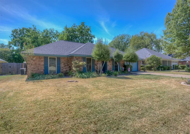 Photo 2 of Single family home for sale at 509 Parklane Dr, Bossier City, LA 71111 | MLS# 21395681 | Listing updated on 2026-09-26