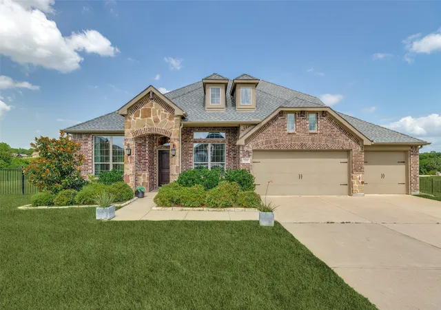 Photo 1 of Sale Pending at 108 Fallen Oak Dr, Mc Kinney, TX 75071 | MLS# 21395462 | Listing updated on 2026-10-10