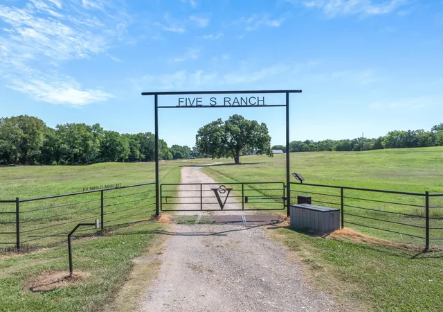 Photo 3 of Single family home for sale at 2800 Fm 1395, Wills Point, TX 75169 | MLS# 21394578 | Listing updated on 2026-09-26