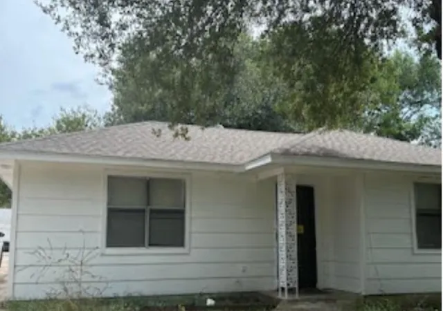 Photo 1 of Single family home for sale at 605 S Ann St, Terrell, TX 75160 | MLS# 21395083 | Listing updated on 2026-09-26