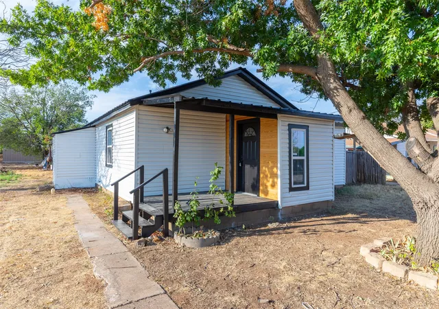 Photo 2 of Single family home for sale at 909 Lane Ave, Abilene, TX 79601 | MLS# 21393799 | Listing updated on 2026-10-09