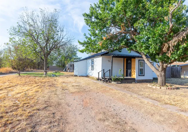Photo 3 of Single family home for sale at 909 Lane Ave, Abilene, TX 79601 | MLS# 21393799 | Listing updated on 2026-10-09