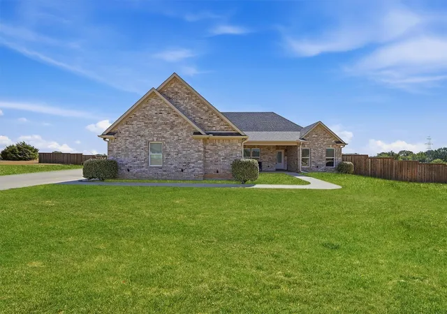 Single family home for sale at 1001 Johnson Trl, Bells, TX 75414 | MLS# 21393309
