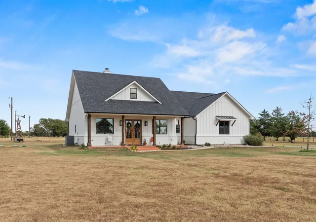 Photo 2 of Single family home for sale at 1742 Recreation Rd 3, Bonham, TX 75418 | MLS# 21394588 | Listing updated on 2026-09-26