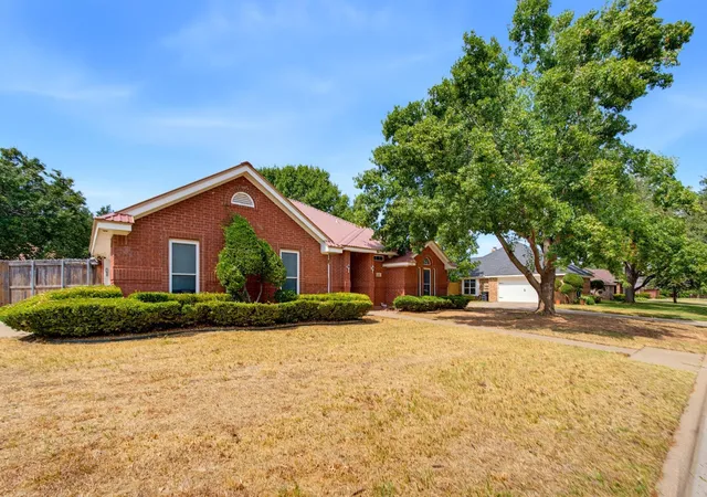Photo 2 of Sale Pending at 1418 Newcastle Dr, Abilene, TX 79601 | MLS# 21392232 | Listing updated on 2026-10-09