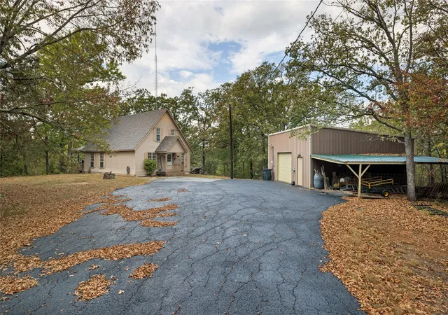 Photo 4 of Single family home for sale at 1522 Fm 17, Grand Saline, TX 75140 | MLS# 21388357 | Listing updated on 2026-09-26