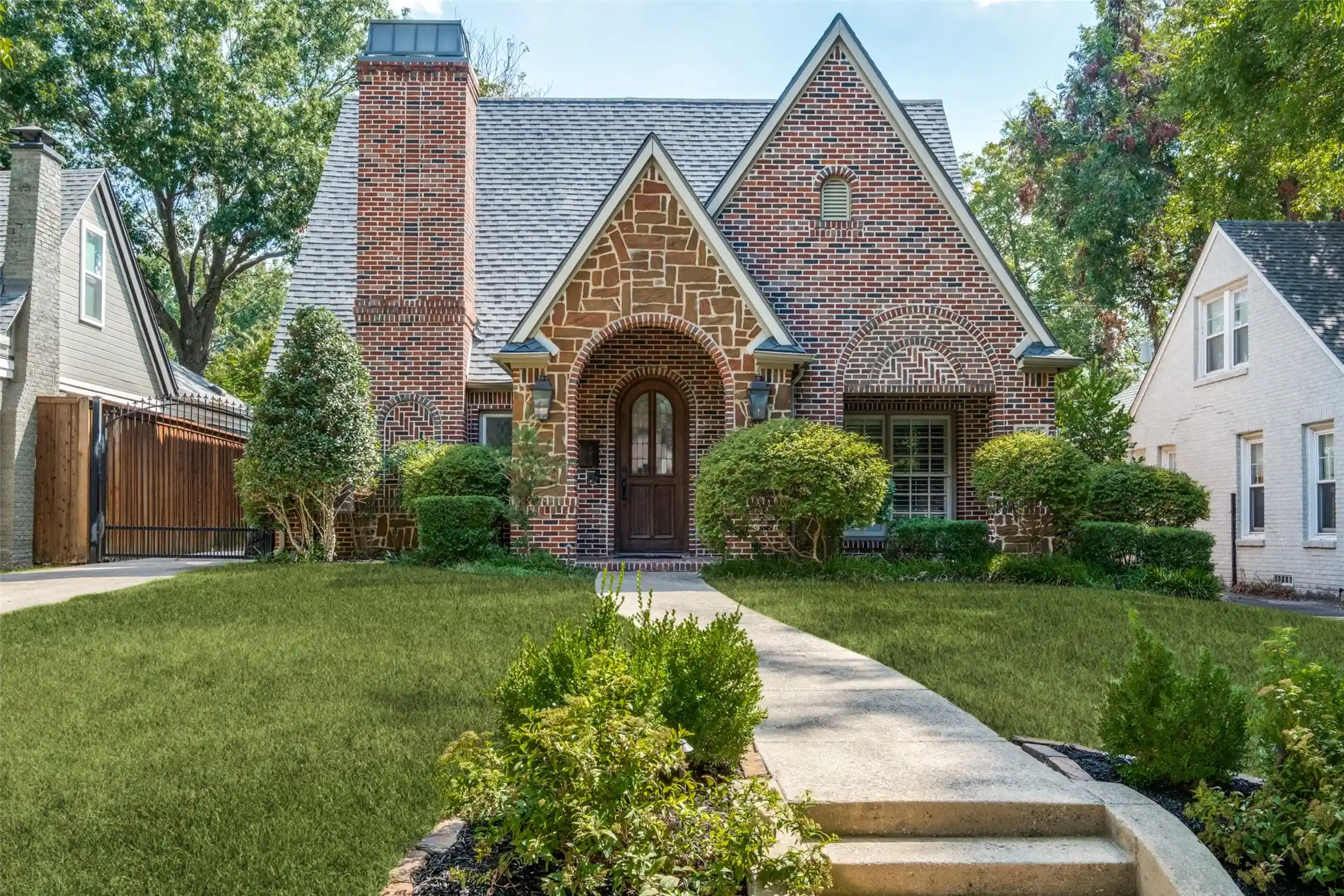 Photo 1 of Single family home for sale at 5538 Ridgedale Ave, Dallas, TX 75206 | MLS# 21394773 | Listing updated on 2026-10-21