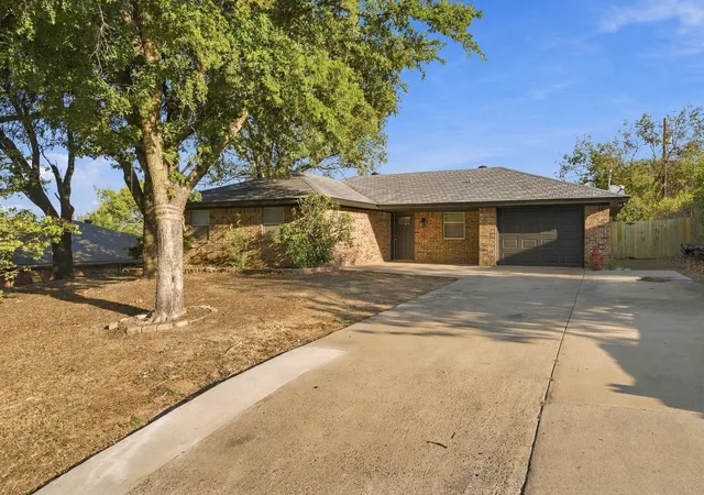 Photo 2 of Single family home for sale at 710 Parkridge Dr, Decatur, TX 76234 | MLS# 21394168 | Listing updated on 2026-09-26