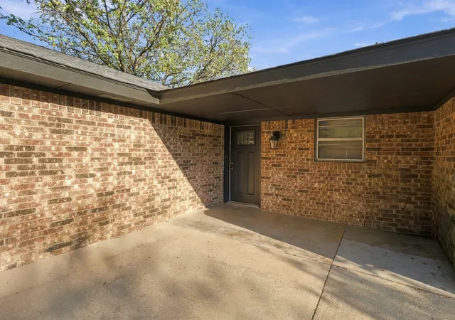 Photo 3 of Single family home for sale at 710 Parkridge Dr, Decatur, TX 76234 | MLS# 21394168 | Listing updated on 2026-09-26