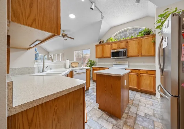 Photo 4 of Single family home for sale at 6712 Braeview Dr, Fort Worth, TX 76137 | MLS# 21395841 | Listing updated on 2026-09-26