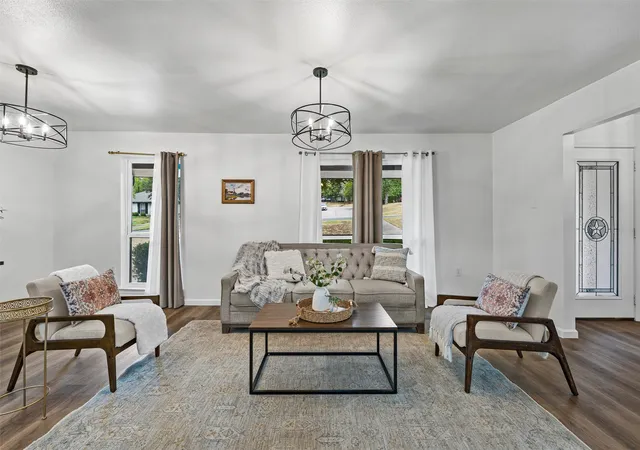Photo 2 of Single family home for sale at 1132 Western Oaks Dr, Woodway, TX 76712 | MLS# 21386494 | Listing updated on 2026-10-03