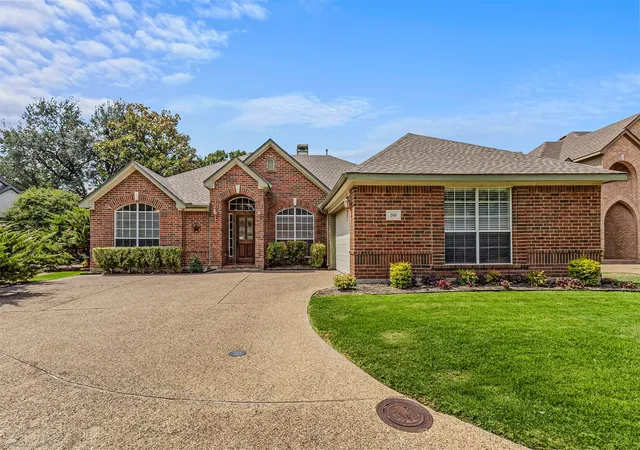 Photo 2 of Sale Pending at 208 Lionhart Pl, Rockwall, TX 75032 | MLS# 21389430 | Listing updated on 2026-10-06