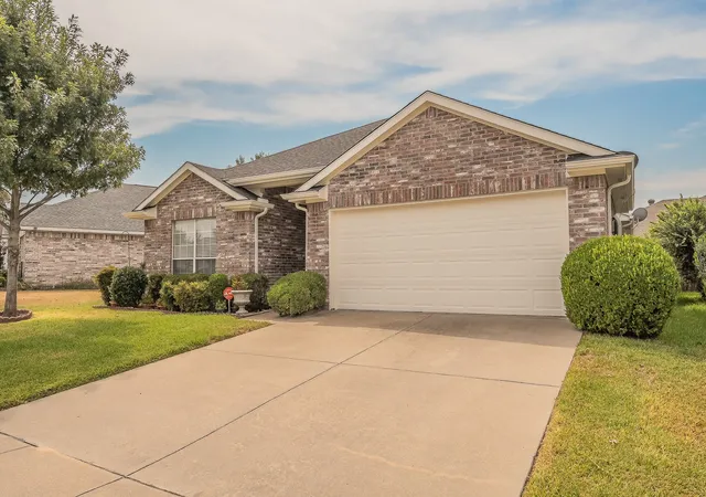 Photo 3 of Single family home for sale at 6833 Blf View Dr, Watauga, TX 76137 | MLS# 21392972 | Listing updated on 2026-10-07