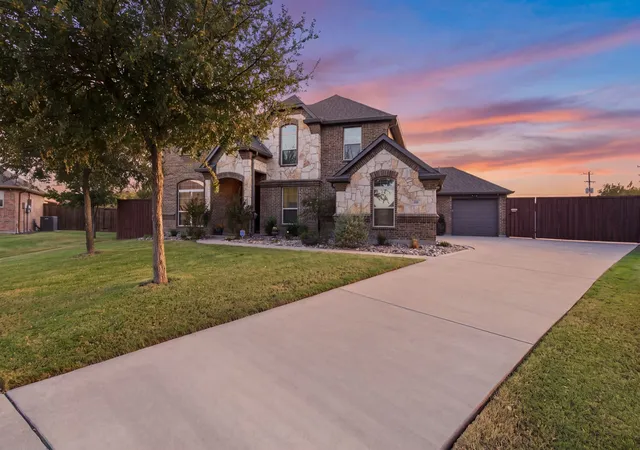 Photo 1 of Single family home for sale at 435 Bent Crk Cvs, Argyle, TX 76226 | MLS# 21394918 | Listing updated on 2026-10-10