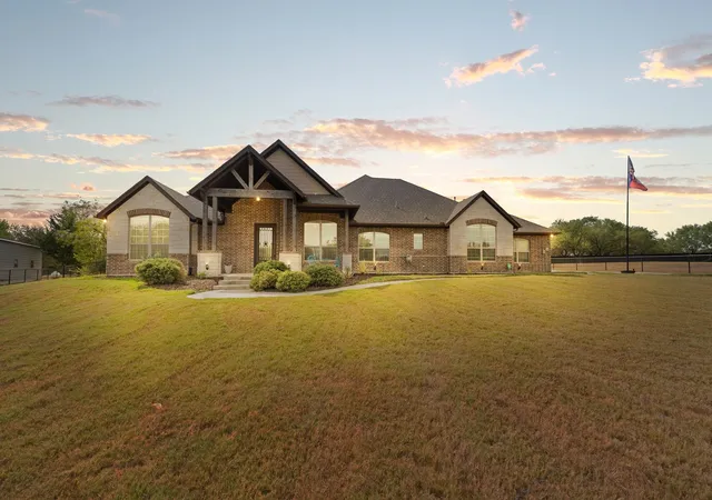 Single family home for sale at 2533 Lime Ct, Burleson, TX 76028 | MLS# 21393356