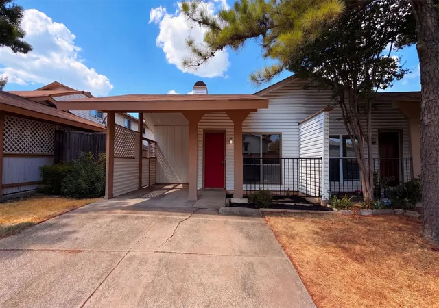 Townhouse for sale at 709 Baruna Cir, Garland, TX 75043 | MLS# 21395916