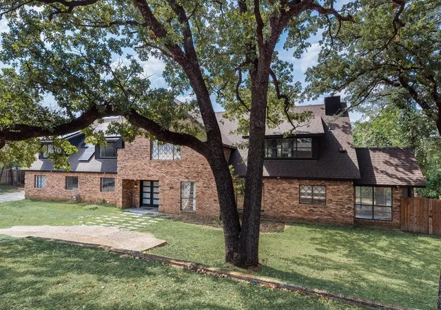 Photo 3 of Single family home for sale at 2114 Coral Dr, Arlington, TX 76010 | MLS# 21384047 | Listing updated on 2026-09-27
