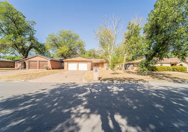 Photo 1 of Single family home for sale at 910 Meander St, Abilene, TX 79602 | MLS# 21387347 | Listing updated on 2026-10-06