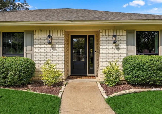 Photo 2 of Single family home for sale at 5104 Blue Sage Rd, Fort Worth, TX 76132 | MLS# 21395042 | Listing updated on 2026-10-06