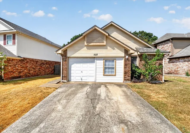 Single family home for sale at 1037 Garden Trl, Mesquite, TX 75149 | MLS# 21394961
