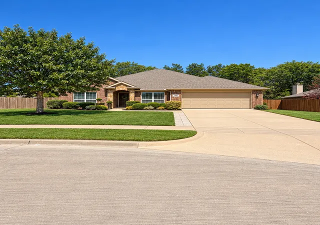 Photo 1 of Single family home for sale at 812 Scotland Way, Wylie, TX 75098 | MLS# 21395938 | Listing updated on 2026-10-09