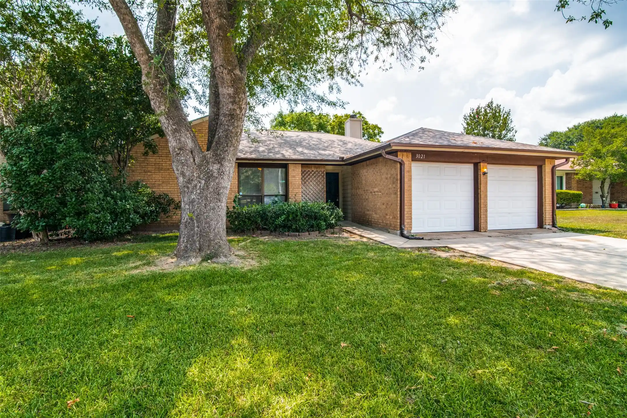 Photo 1 of Single family home for sale at 3021 Colony Dr, Mesquite, TX 75150 | MLS# 21395900 | Listing updated on 2026-10-22