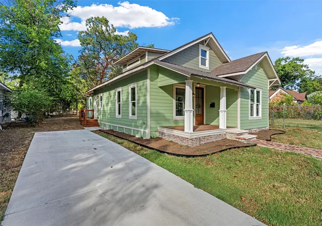 Photo 3 of Single family home for sale at 716 N 14th Street, Waco, TX 76707 | MLS# 21394816 | Listing updated on 2026-09-29