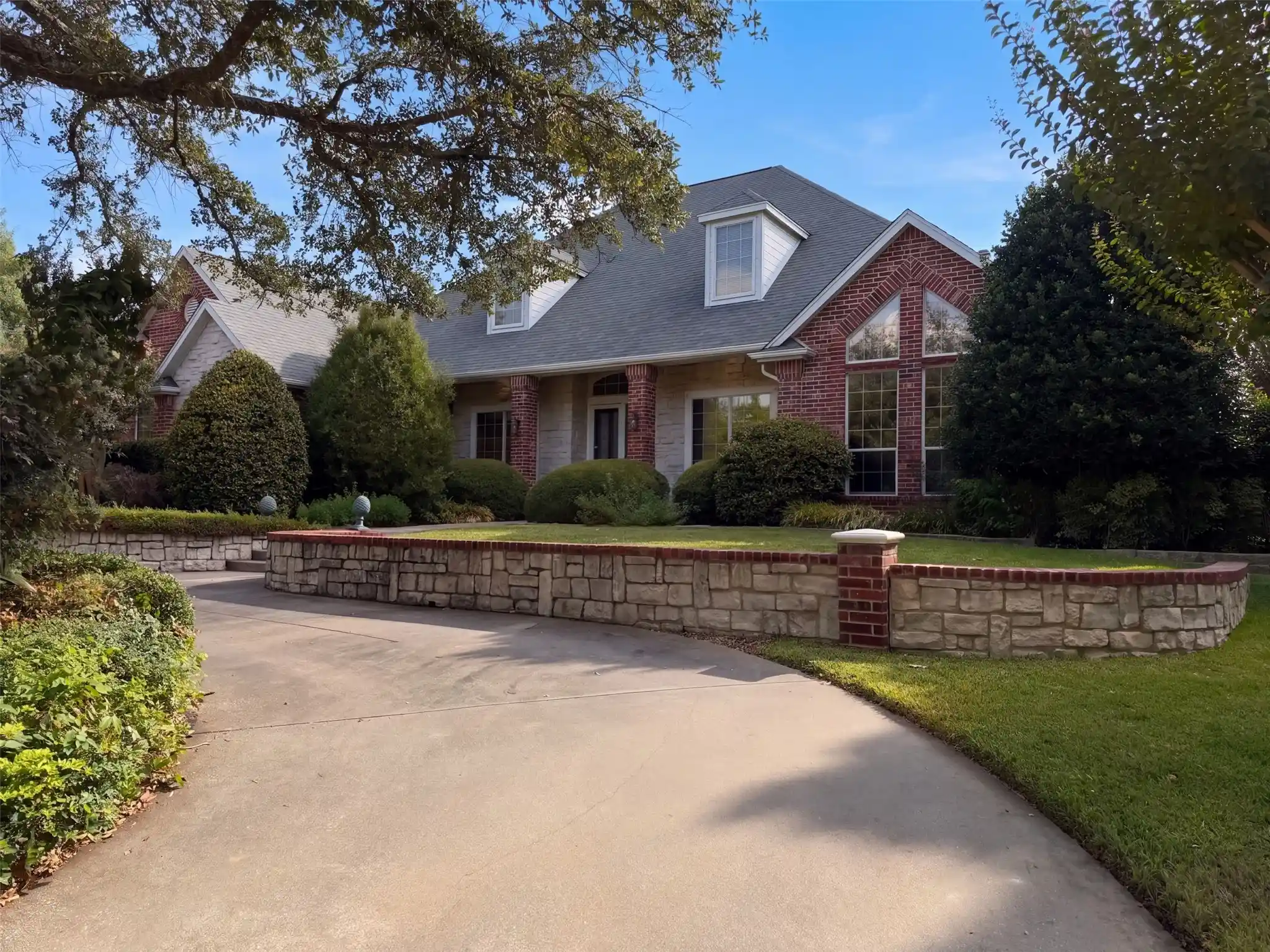 Single family home for sale at 619 Edgewood Ln, Red Oak, TX 75154 | MLS# 21395966
