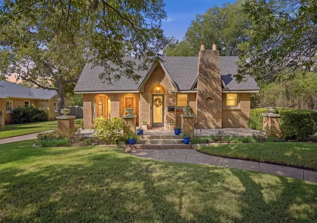 Photo 1 of Sale Pending at 704 Forrest Ave, Cleburne, TX 76033 | MLS# 21395701 | Listing updated on 2026-10-05