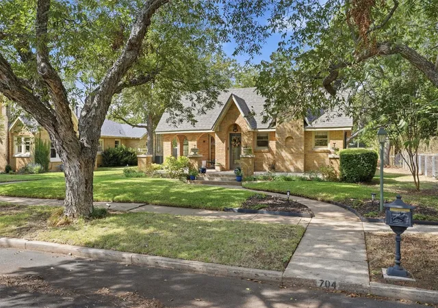 Photo 2 of Sale Pending at 704 Forrest Ave, Cleburne, TX 76033 | MLS# 21395701 | Listing updated on 2026-10-05