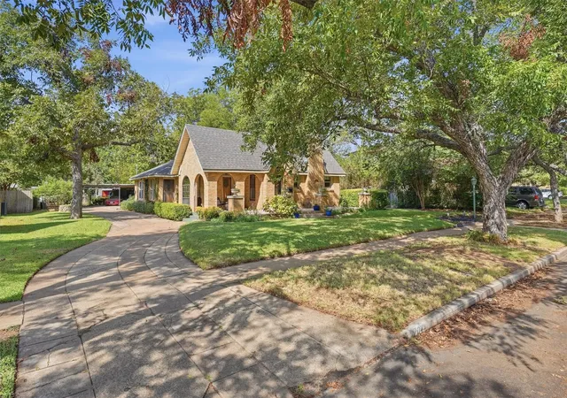 Photo 3 of Sale Pending at 704 Forrest Ave, Cleburne, TX 76033 | MLS# 21395701 | Listing updated on 2026-10-05