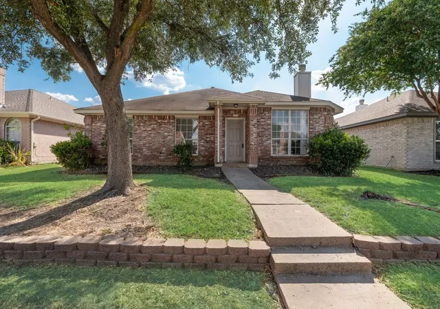 Photo 1 of Single family home for sale at 2729 Bent Brk Dr, Mesquite, TX 75181 | MLS# 21396004 | Listing updated on 2026-10-08