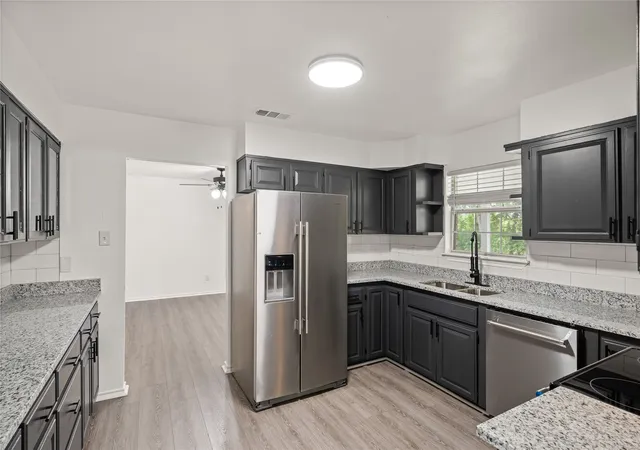Photo 3 of Single family home for sale at 257 Private Rd 7219, Wills Point, TX 75169 | MLS# 21395631 | Listing updated on 2026-09-26