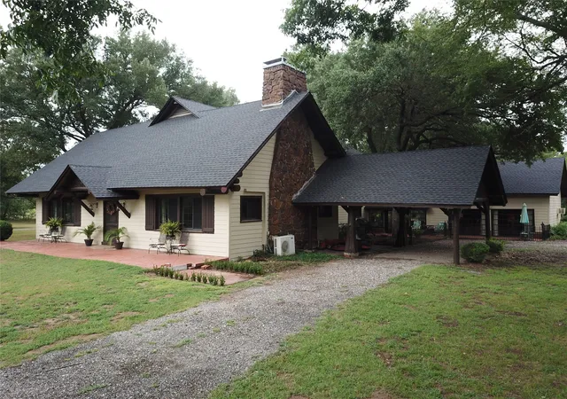 Photo 3 of House for sale at 1747 W Highway 84, Mexia, TX 76667 | MLS# 21394841 | Listing updated on 2026-10-01