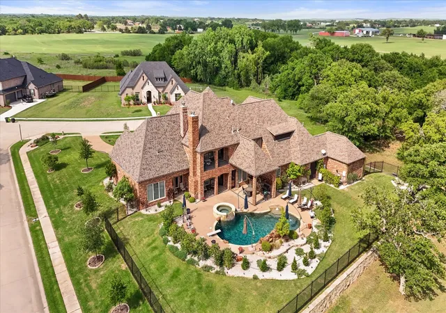 Photo 2 of Mansion for sale at 103 Oak Grv Ln, Boyd, TX 76023 | MLS# 21387246 | Listing updated on 2026-09-30