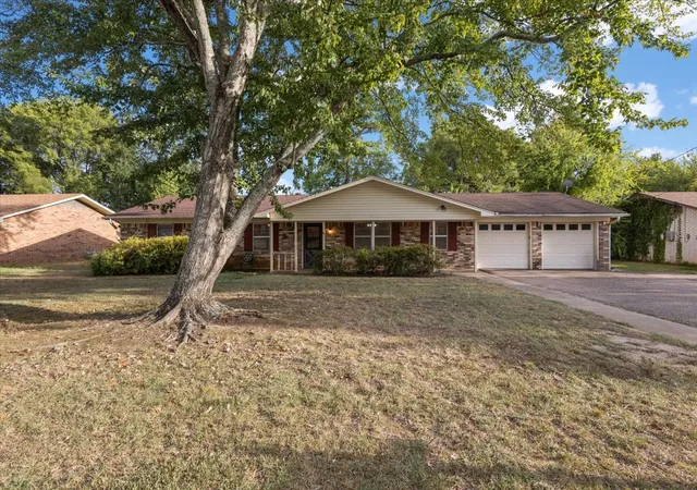 Single family home for sale at 202 Sherwood Dr, Longview, TX 75605 | MLS# 21396055