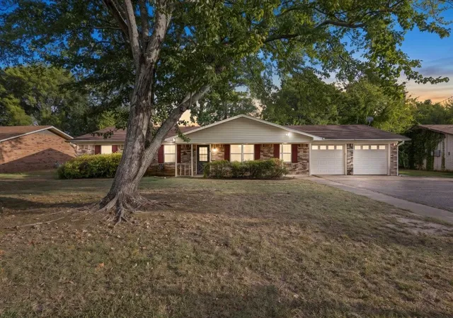 Photo 2 of Single family home for sale at 202 Sherwood Dr, Longview, TX 75605 | MLS# 21396055 | Listing updated on 2026-09-26