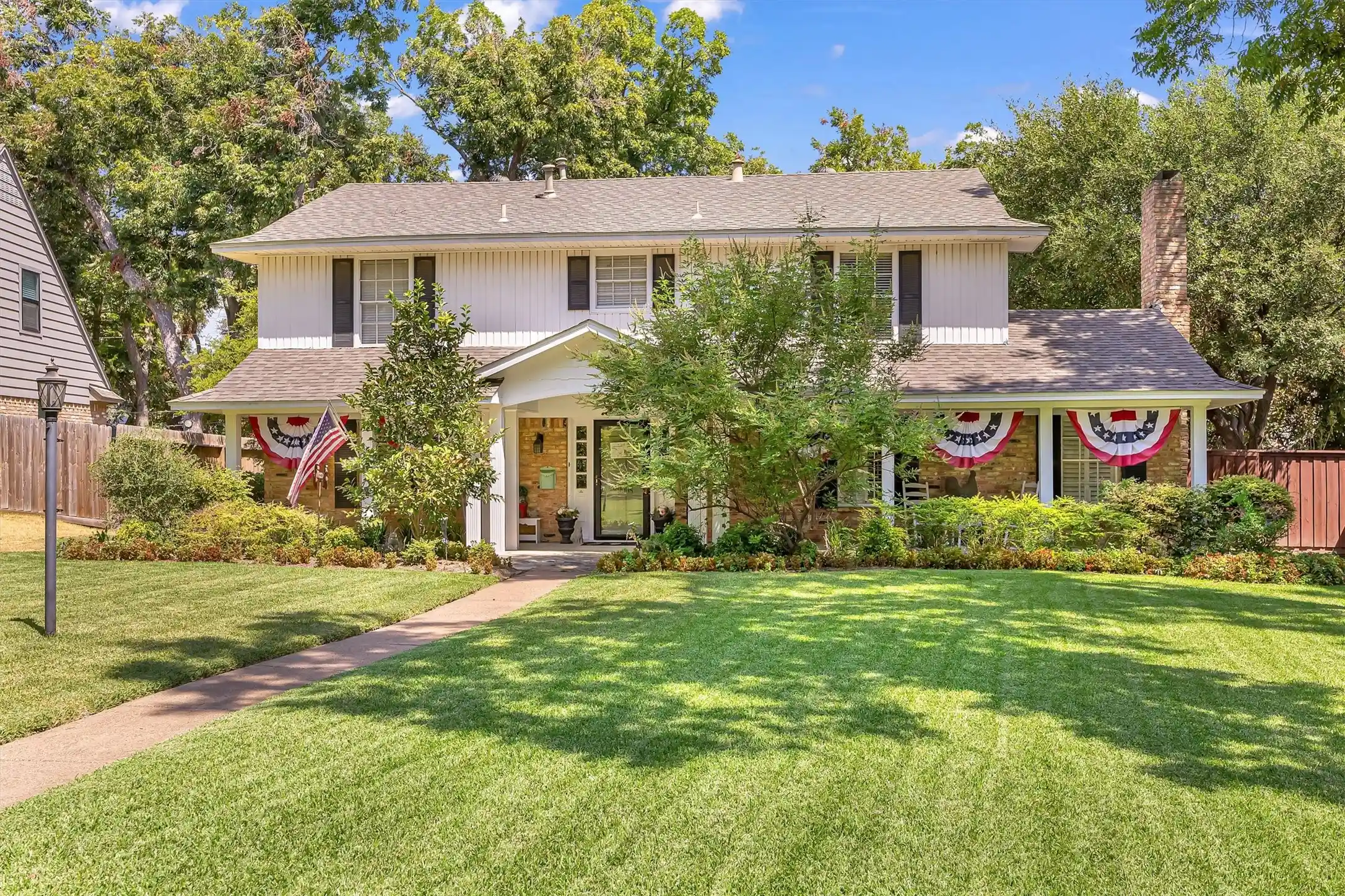 Photo 1 of Sale Pending at 9908 Robin Hl Ln, Dallas, TX 75238 | MLS# 21394701 | Listing updated on 2026-10-22