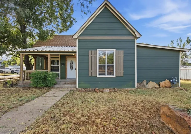 Photo 2 of Single family home for sale at 901 W 8th Street, Cisco, TX 76437 | MLS# 21393594 | Listing updated on 2026-09-28