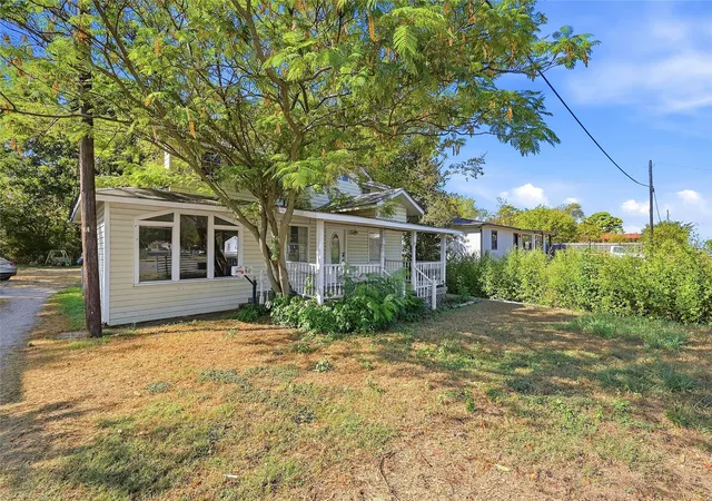 Photo 3 of Single family home for sale at 207 E Fm 120, Pottsboro, TX 75076 | MLS# 21393442 | Listing updated on 2026-09-26