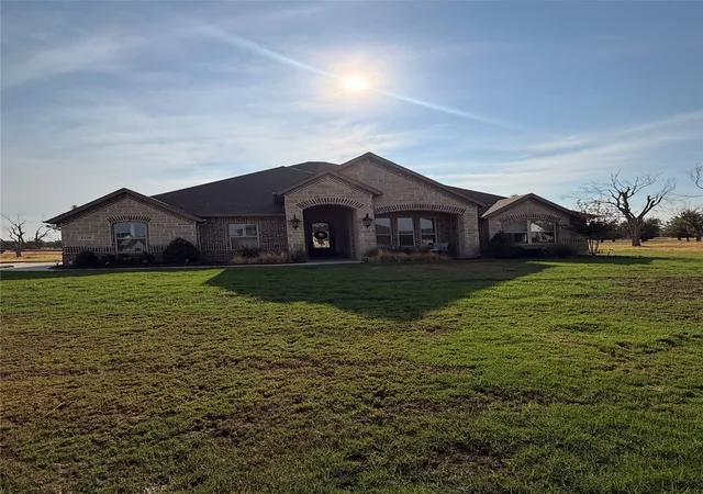 Photo 1 of Single family home for sale at 1136 Tremont Ln, Granbury, TX 76049 | MLS# 21396051 | Listing updated on 2026-09-26