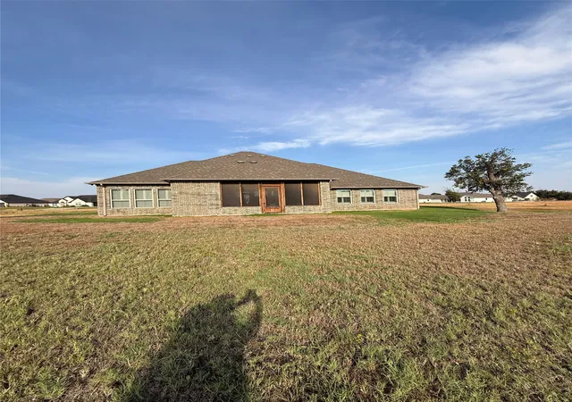 Photo 3 of Single family home for sale at 1136 Tremont Ln, Granbury, TX 76049 | MLS# 21396051 | Listing updated on 2026-09-26