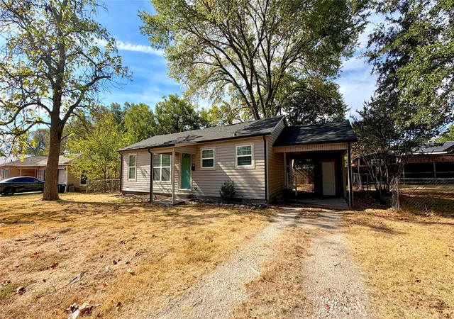 Photo 2 of Single family home for sale at 113 Hackberry St, Terrell, TX 75160 | MLS# 21396046 | Listing updated on 2026-09-26